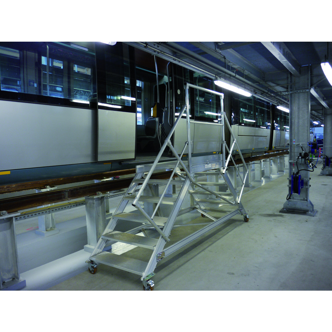 Mobile platform for urban tansport maintenance